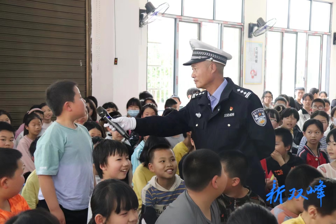 为学生筑牢安全防护网——甘棠镇赛田学校举办安全知识讲座