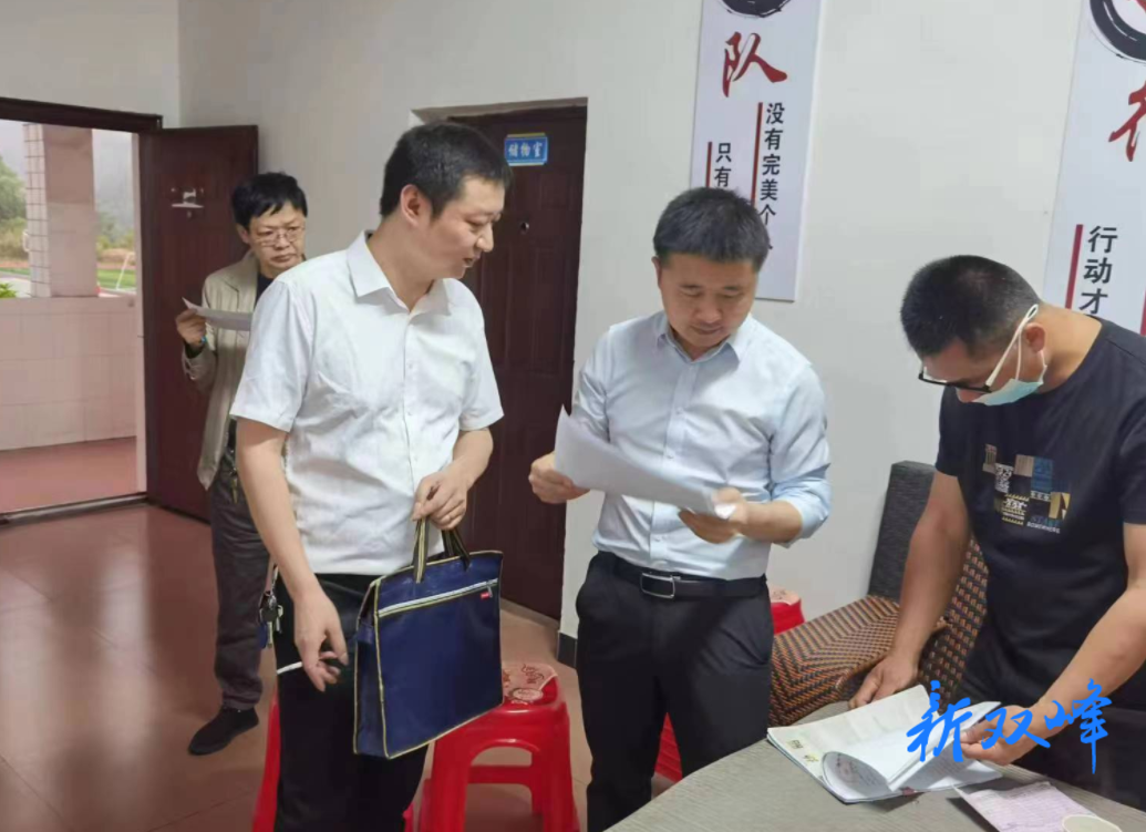 县领导到沙塘中学突击检查食品安全工作