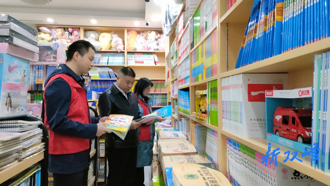 杏子铺镇：新时代文明实践所开展“扫黄打非” 净化校园周边环境整治行动