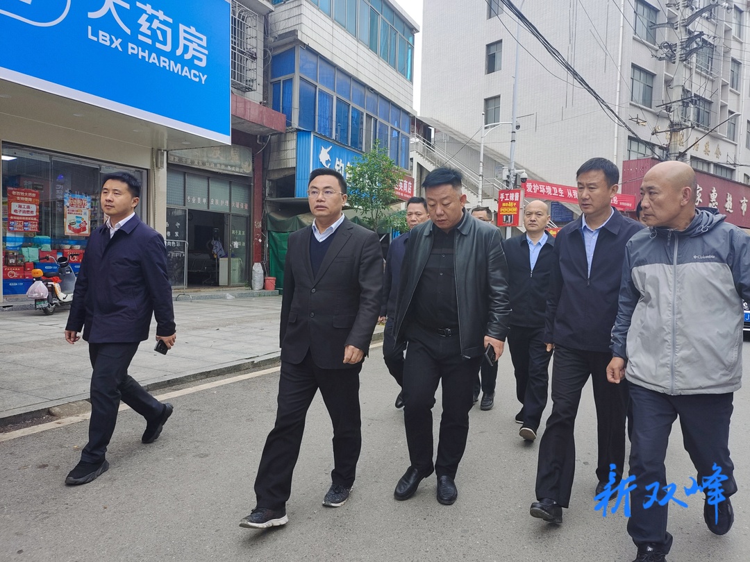 李基联：加大马路市场整治力度  形成常态长效管理机制