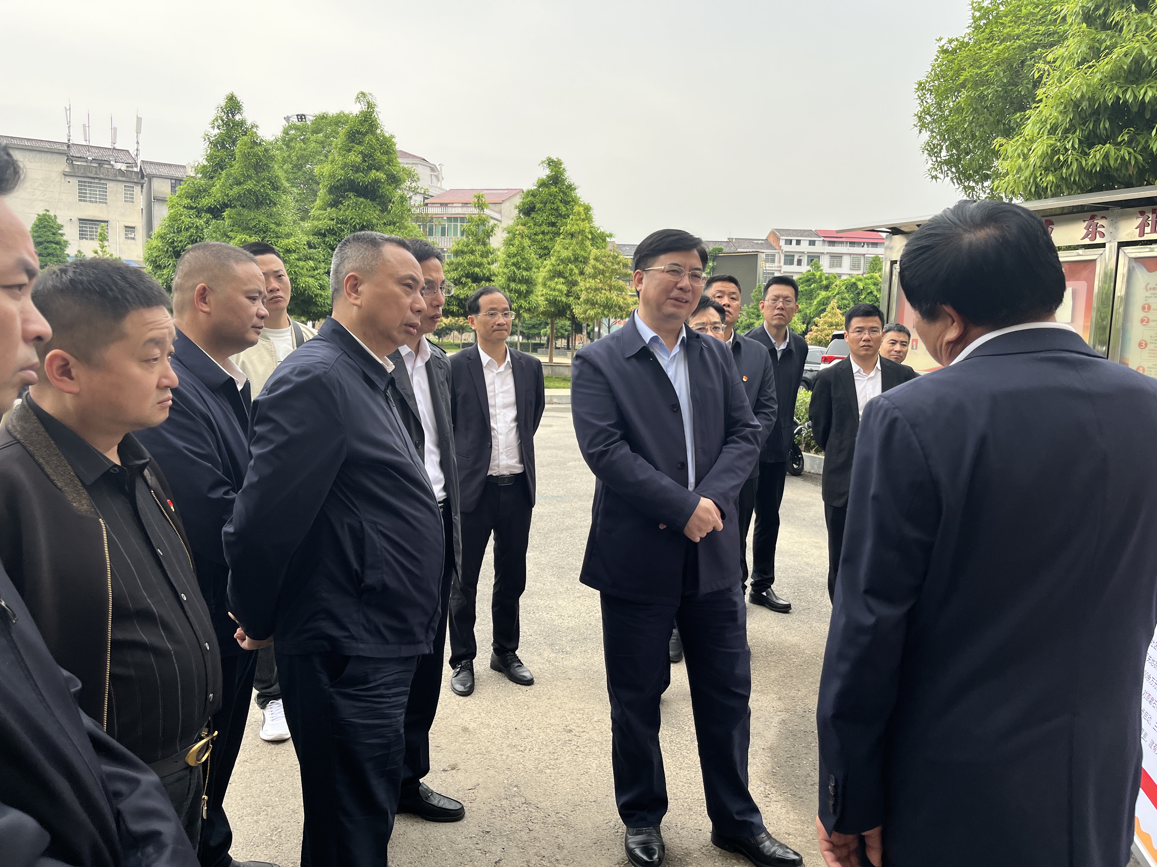 邹文辉来双峰县开展“人民群众获得感、幸福感、安全感的实现路径”专题调研