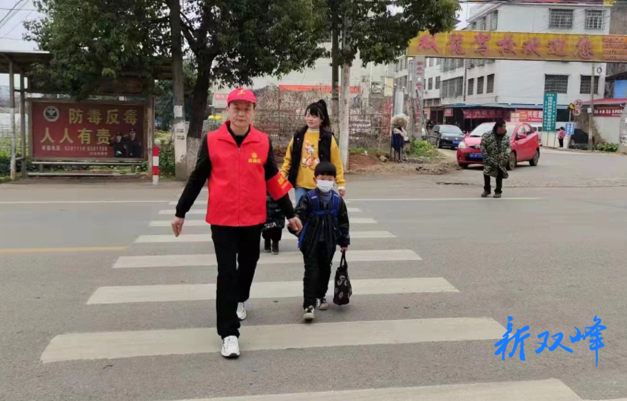 新时代文明实践 | 走马街镇：开展交通安全劝导 助力平安出行