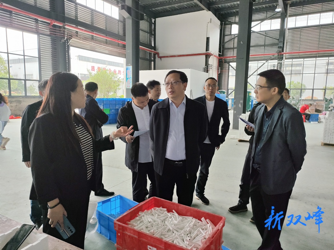 市重点建设项目事务中心来双峰调研重点项目建设情况