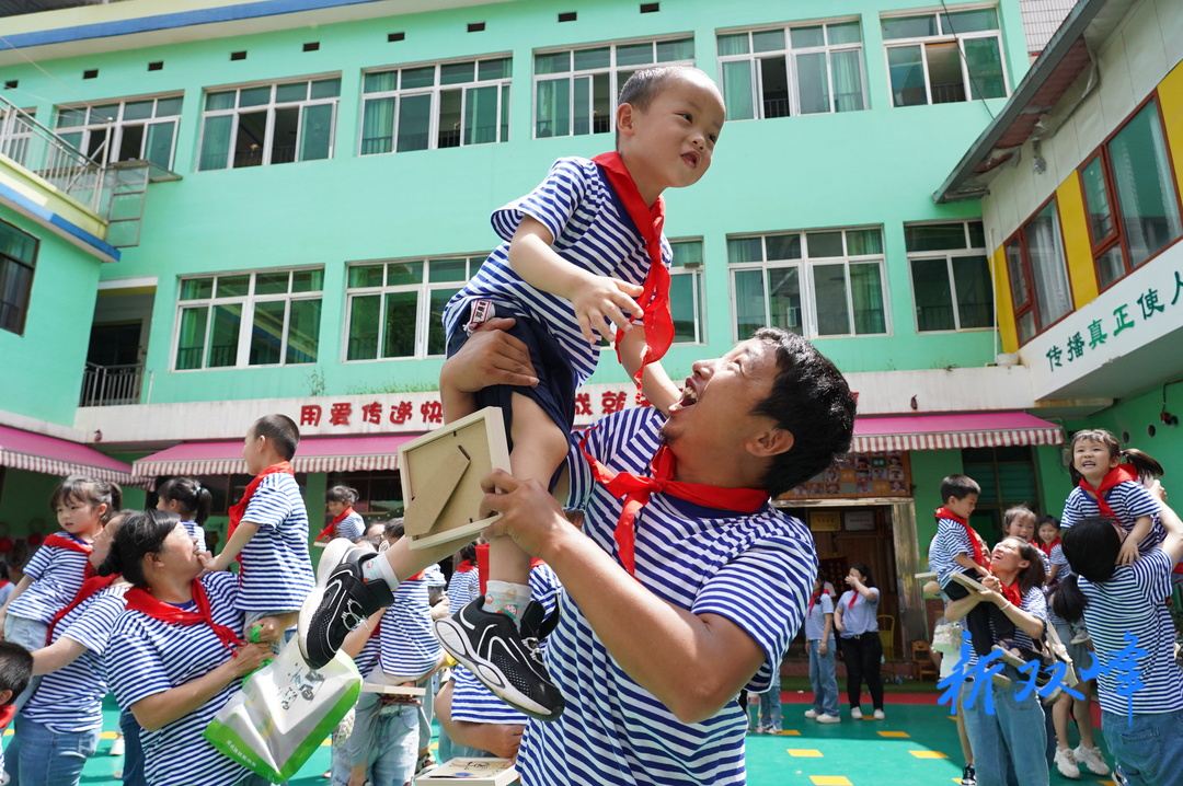 永豐街道光輝幼兒園舉辦慶“六·一”懷舊親子趣味活動