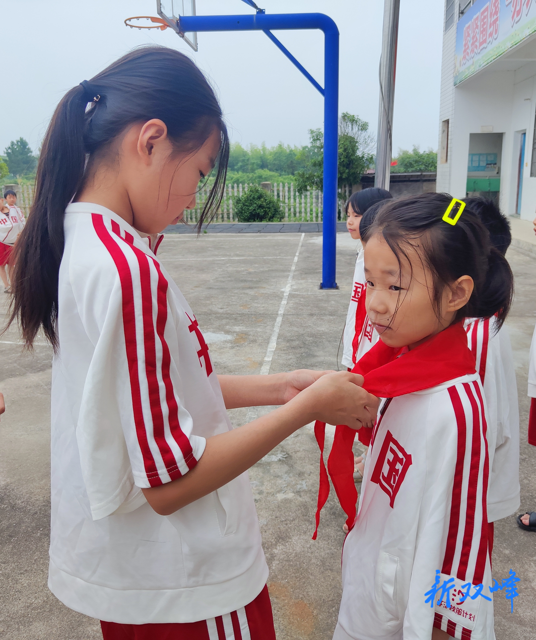 鎖石鎮中心幼兒園雙牌學?！嗖释?歡樂“六?一”