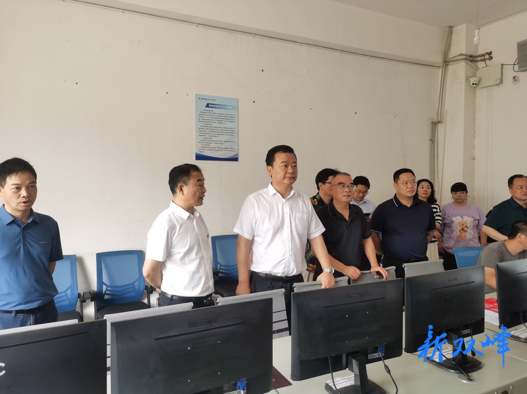 戴志雄带队检查“三考”考点考前准备工作