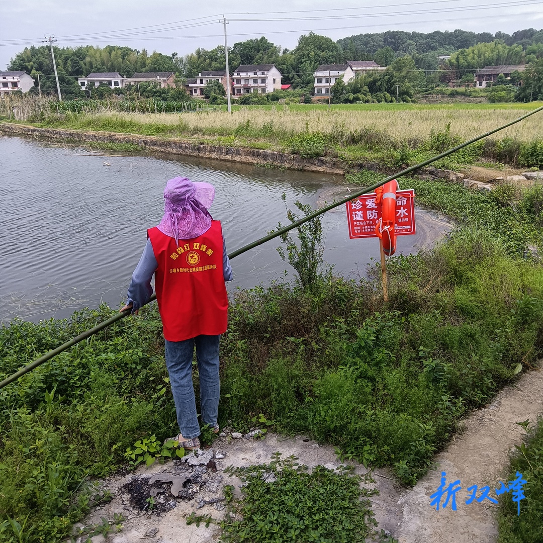 印塘乡筑牢防溺水“安全堤”
