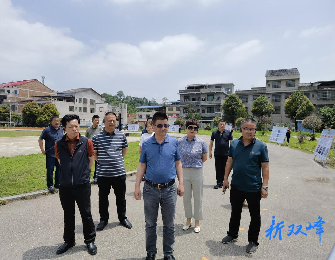 中南出版传媒集团、湖南新华书店集团到我县调研指导阅读工作