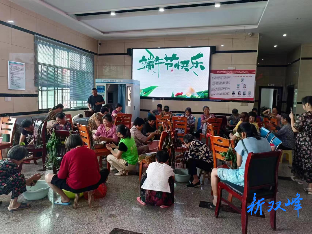 三塘铺镇东方村举办“我们的节日—端午”包粽子活动