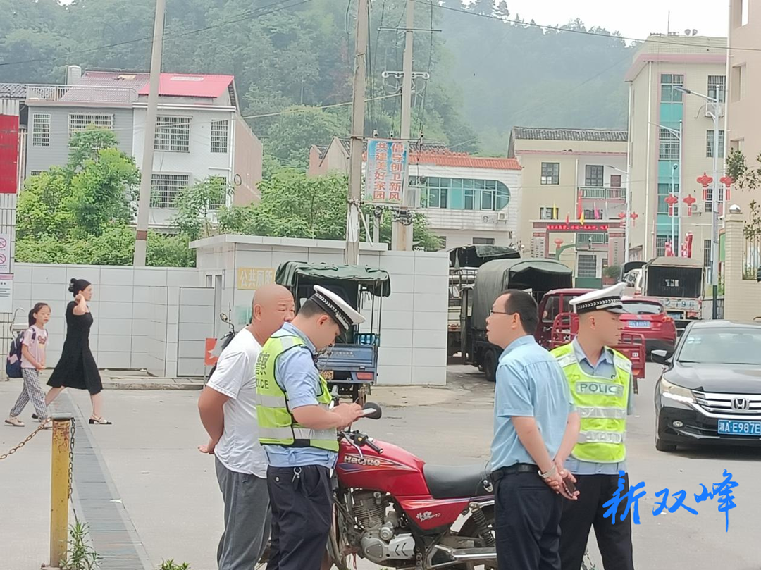 沙塘乡持续开展交通顽瘴痼疾专项集中整治行动