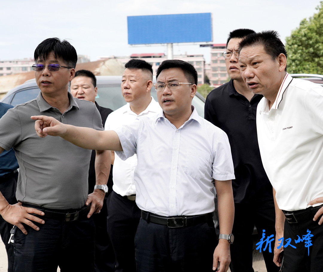 【走基层 找问题 想办法 促发展】李基联现场调度县城区违建专项治理工作
