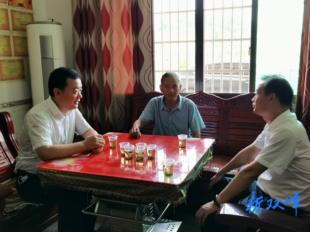 戴志雄到金开街道开展“七一”走访慰问