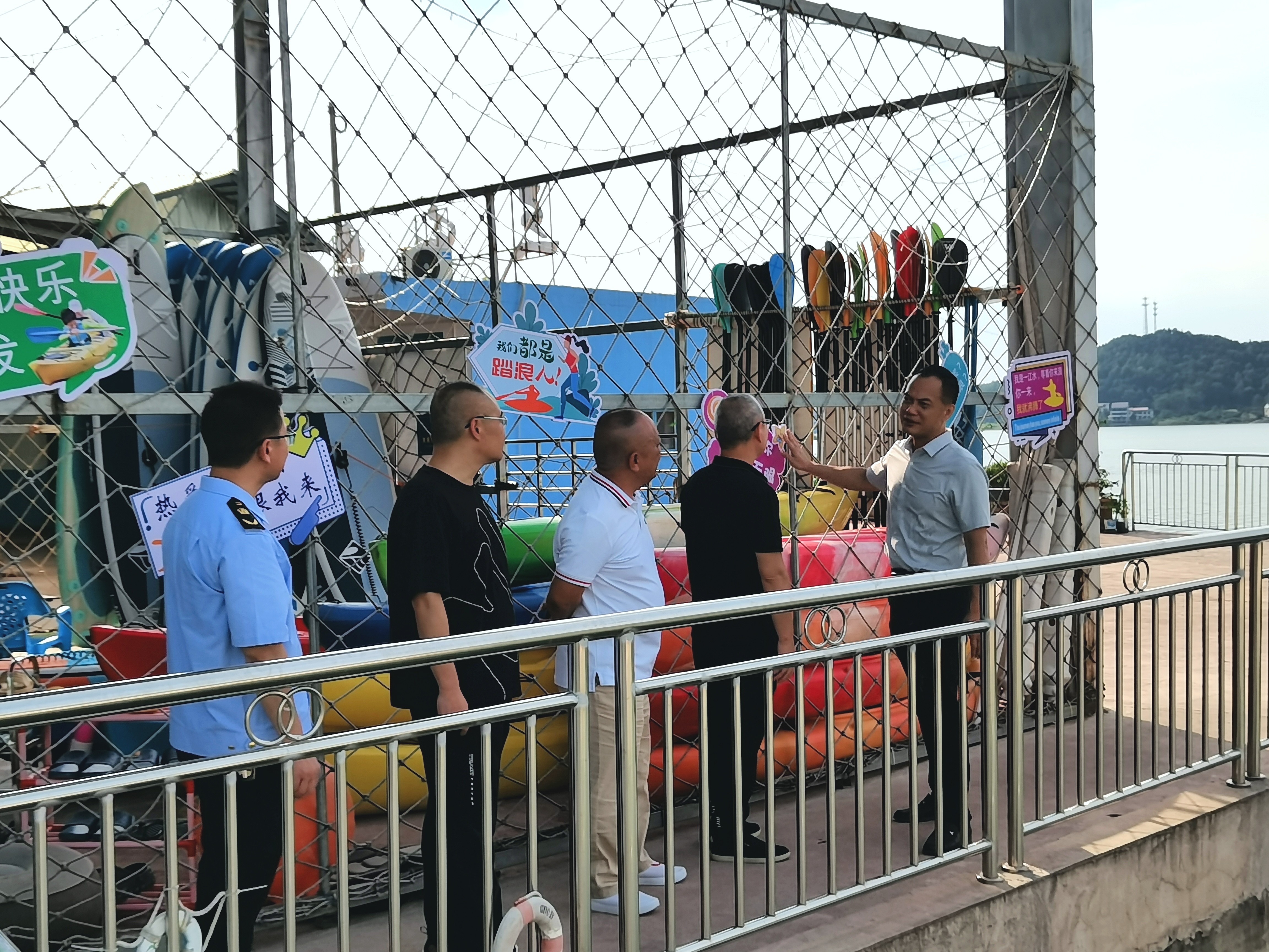 县领导率队检查游泳场所安全工作