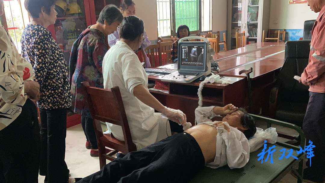 杏子铺镇中心医院：关爱老年人健康，免费体检送下村