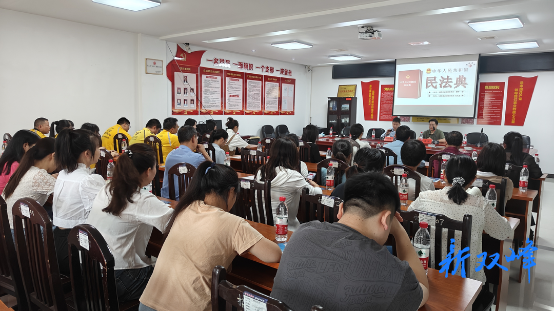 娄底市总工会赴双峰开展公益法律宣传活动
