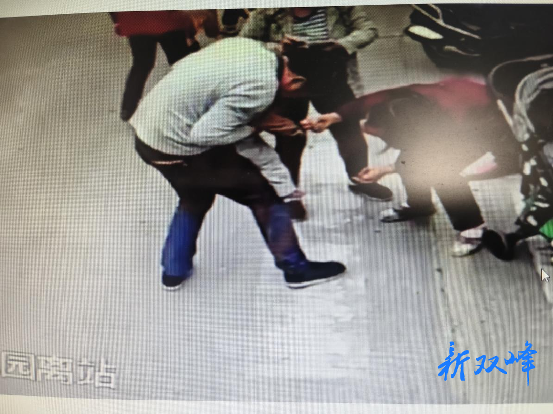 生死关头，双峰公交车司机勇当“急救医生”