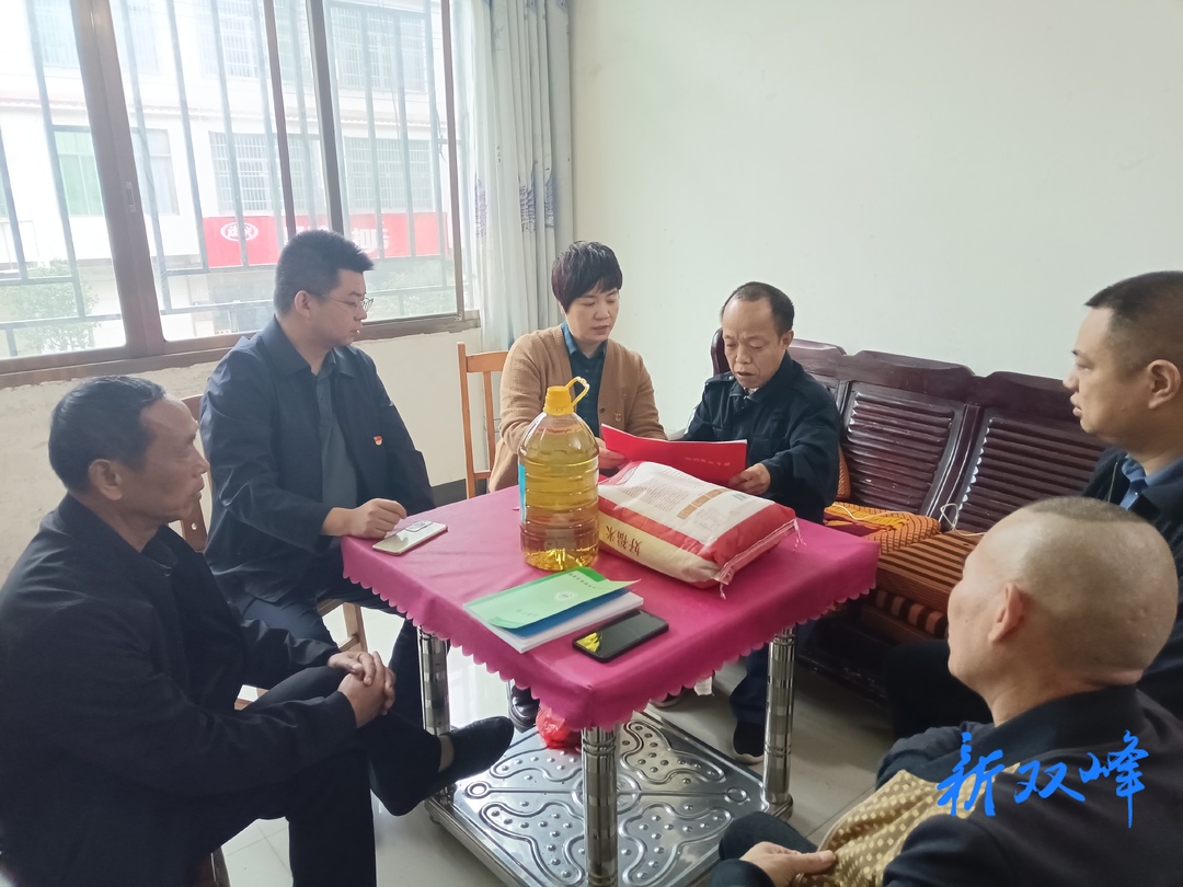 市新华书店井字镇杨球村开展宣讲党的二十大精神暨送温暖活动