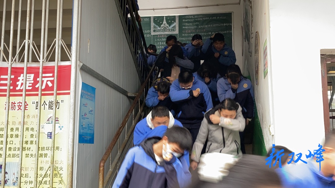 杏子中学举行消防应急疏散演练活动