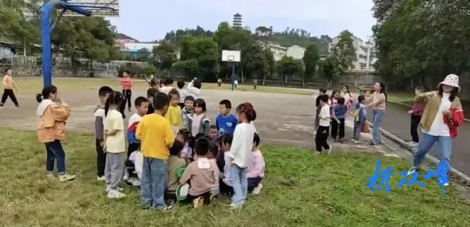 双峰文塔之下，那所别样的乡村小学，那个别样的村小校长