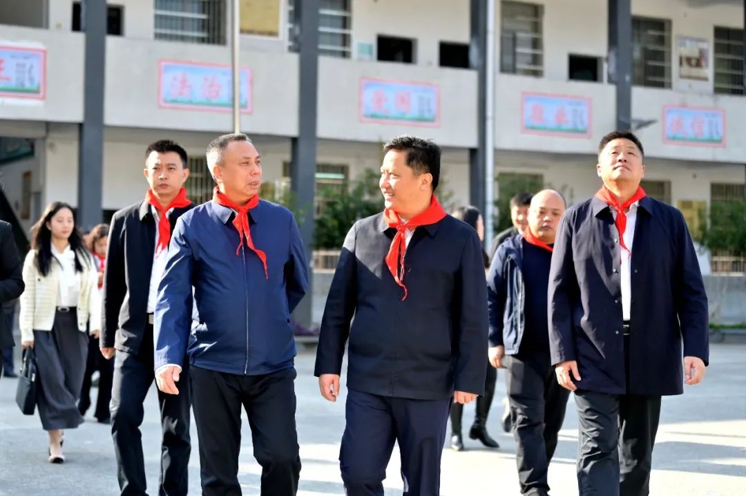 团省委书记李志超一行赴双峰调研指导团员和青年主题教育