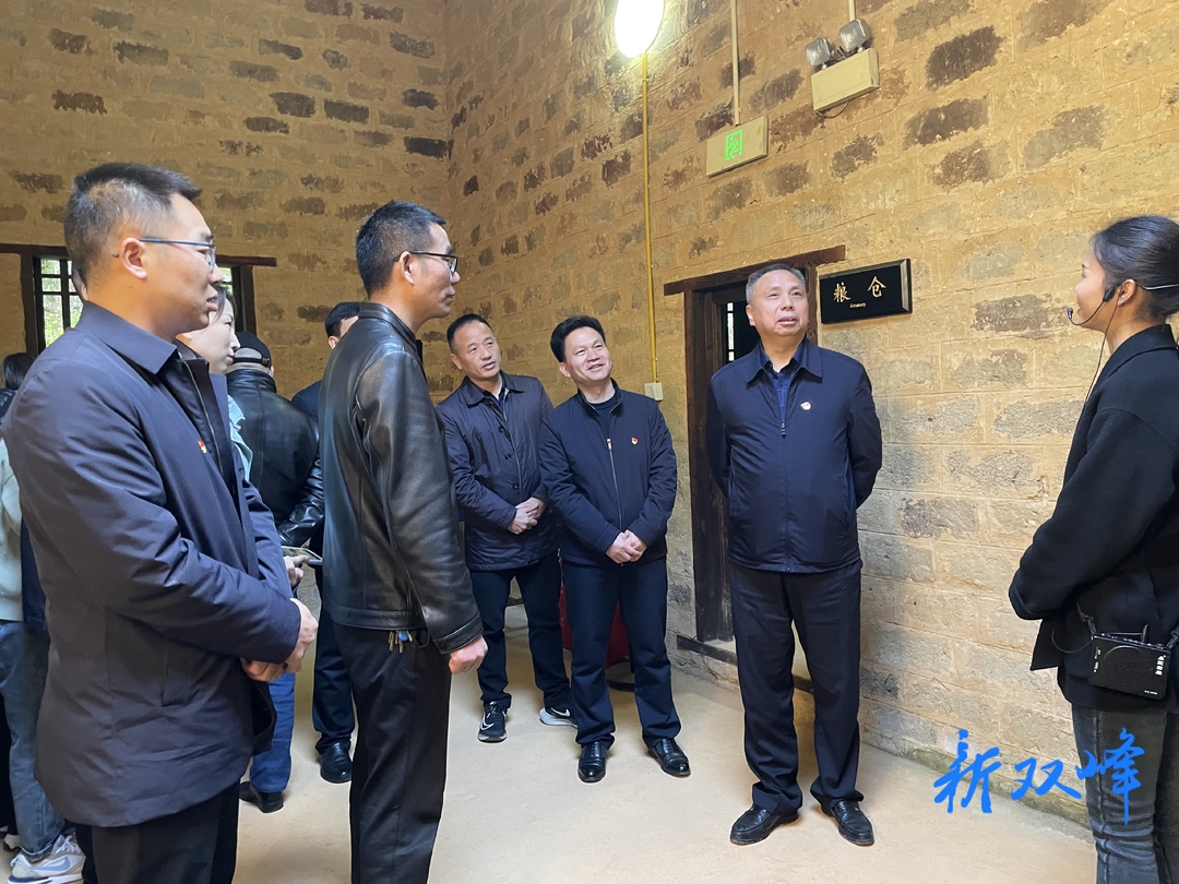 彭石清以普通党员身份参加县委办机关党支部“赓续红色血脉 践行初心使命”主题党日活动