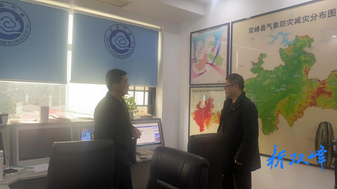 县领导慰问气象干部职工