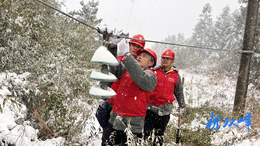 双峰：以雪为令 扫雪除冰保畅通（三）