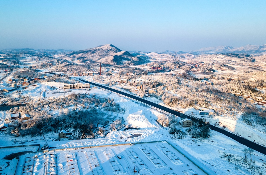 2024年的第一场雪，双峰银装素裹美如画