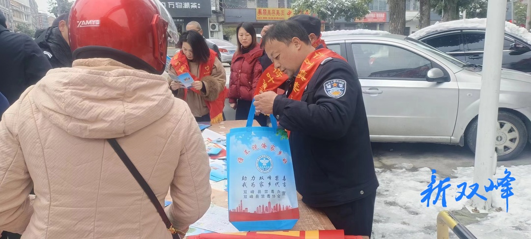荷叶镇常态化开展法治宣讲活动