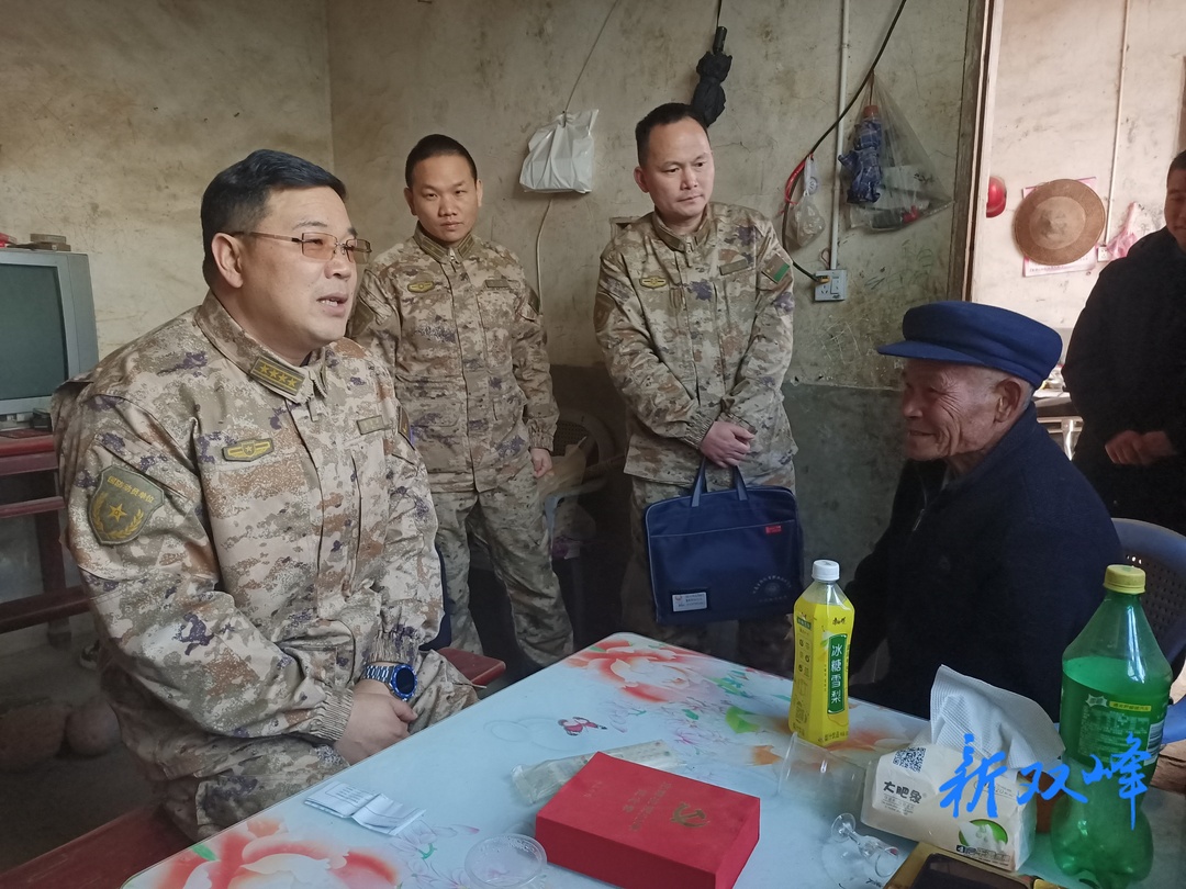 麻新法到青树坪镇开展春节前慰问活动