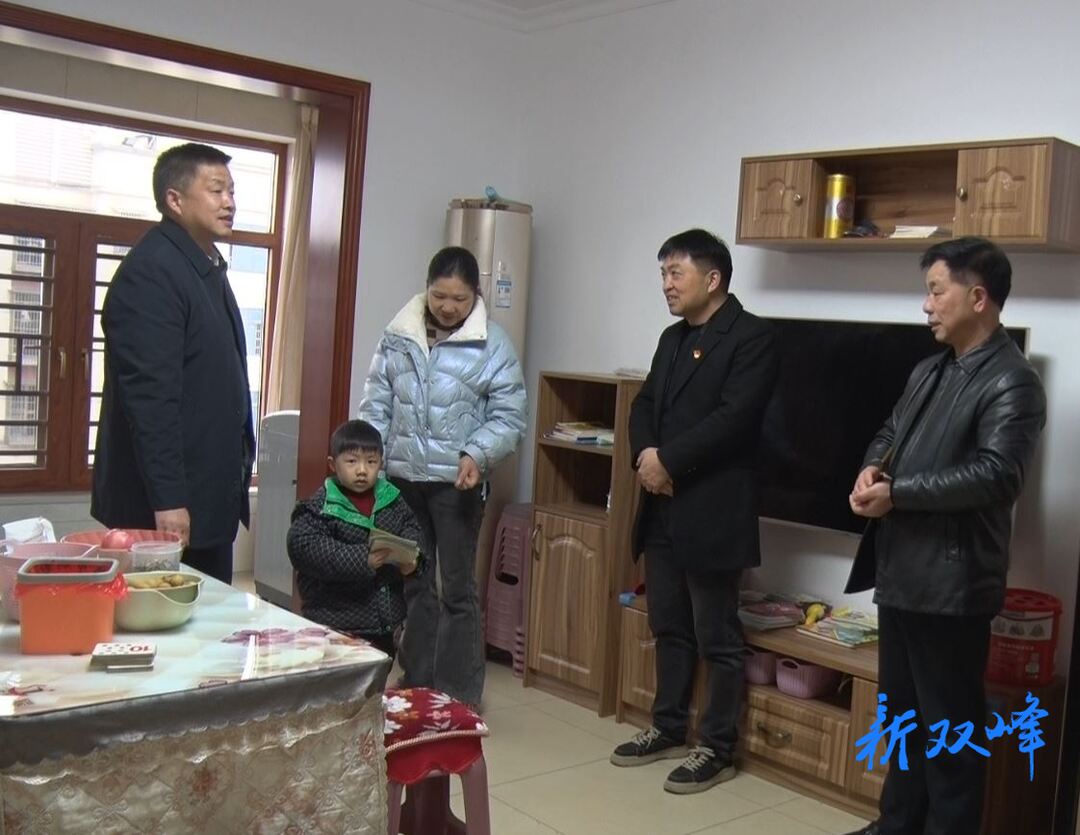 县领导走访慰问退休干部、困难党员和人才代表