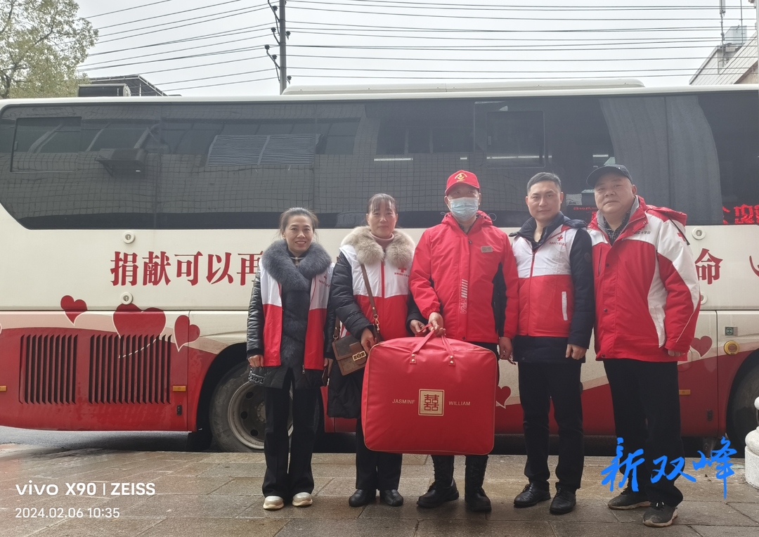 县红十字会开展关爱志愿者，春节送温暖活动