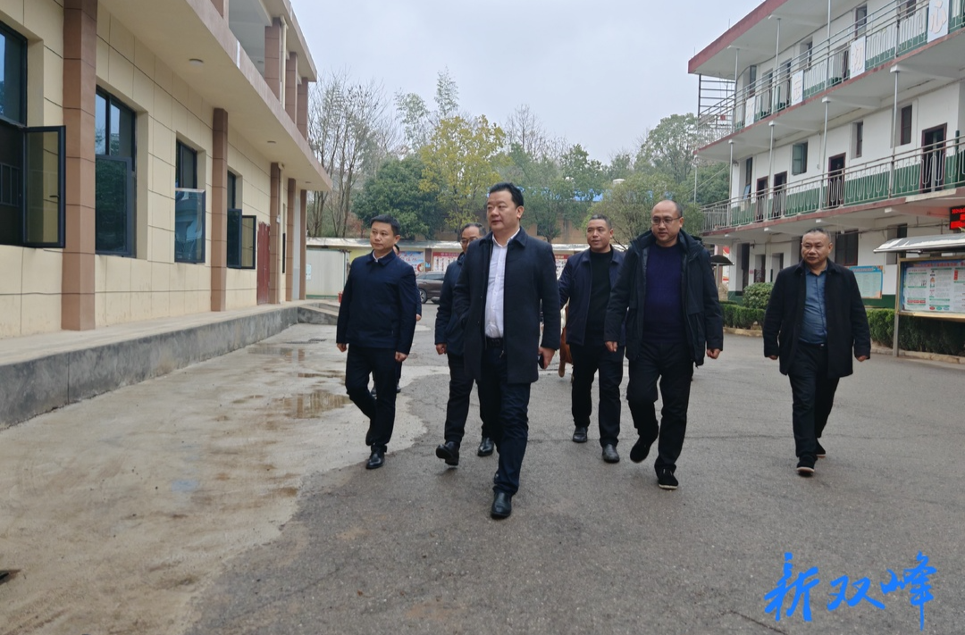 戴志雄检查春季开学工作