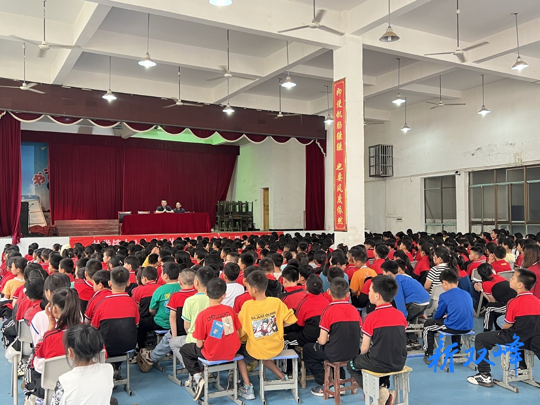 反诈宣讲进校园：守护师生“钱袋子”