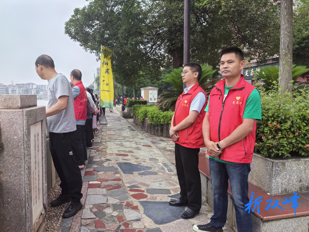 永丰街道：志愿者闪耀龙舟赛场，暖心护航传统赛事