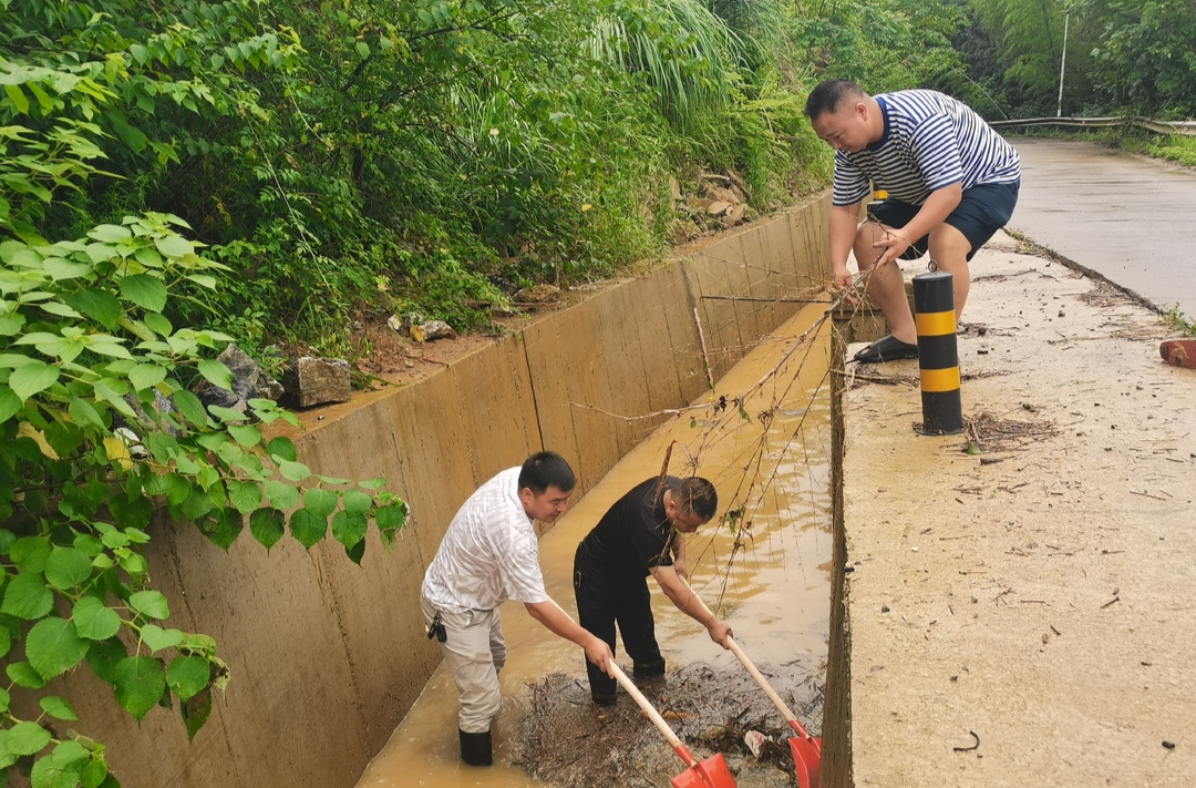 闻“汛”而动：双峰县峡山塘水库全力排险防汛 确保水库运行安全
