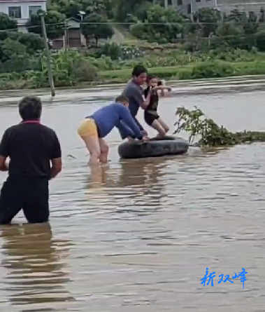 印塘乡：村民齐心协力，成功营救落水儿童
