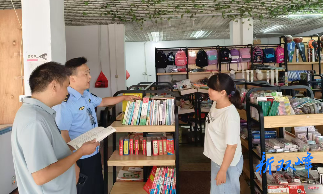 印塘乡：联合执法护航“开学季” 净化校园周边文化环境