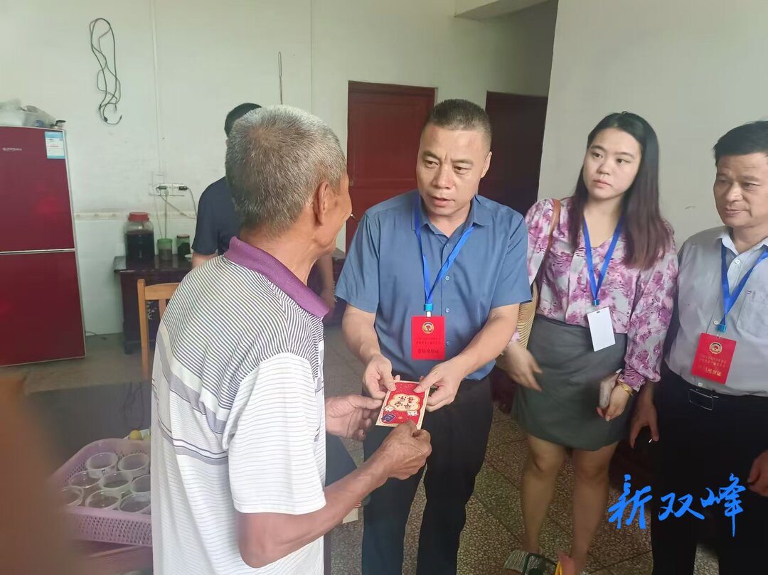 石牛乡：政协委员情系特困家庭和学生，上门慰问送温暖