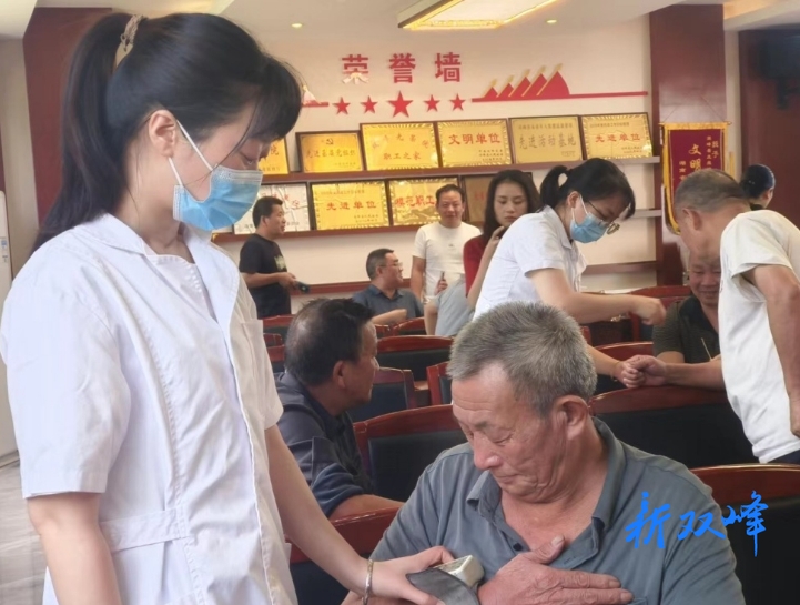 县中医医院：九九重阳节 浓浓敬老情