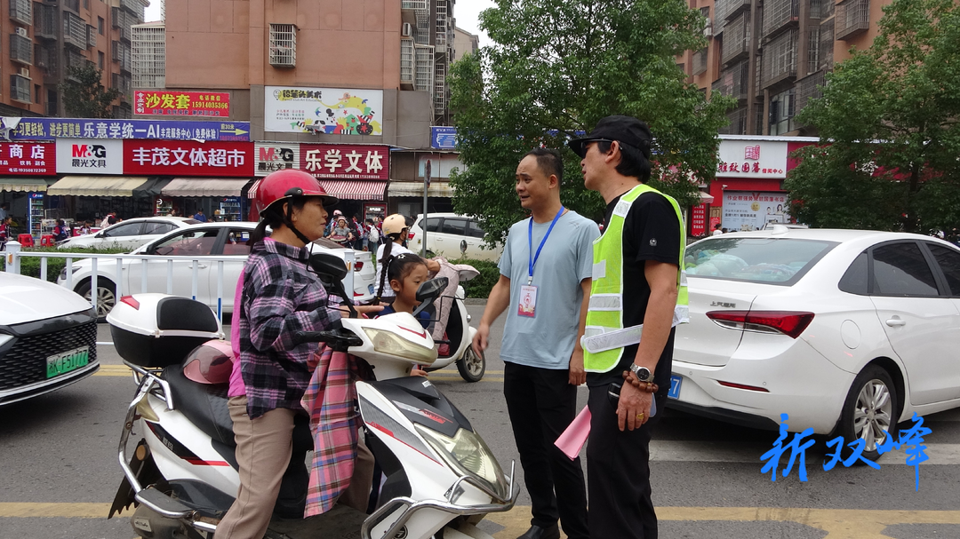 永丰街道开展校园周边环境联合整治行动