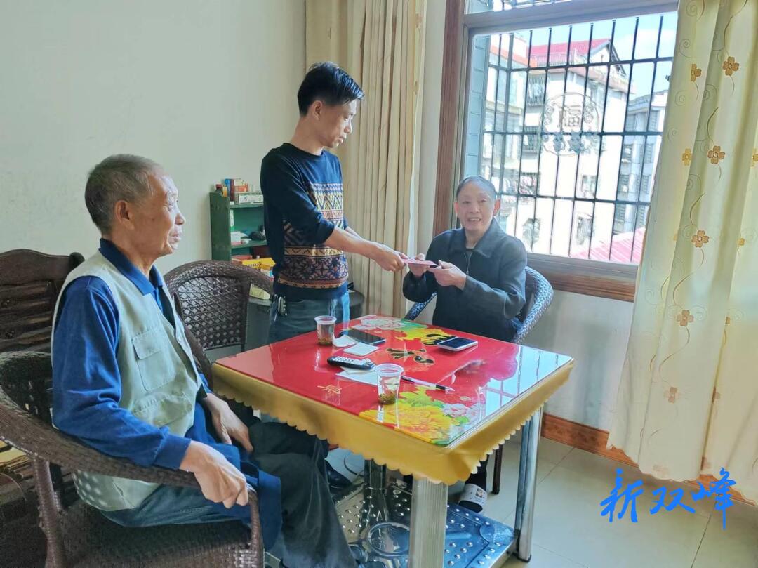 杏子铺镇开展重阳节走访慰问活动