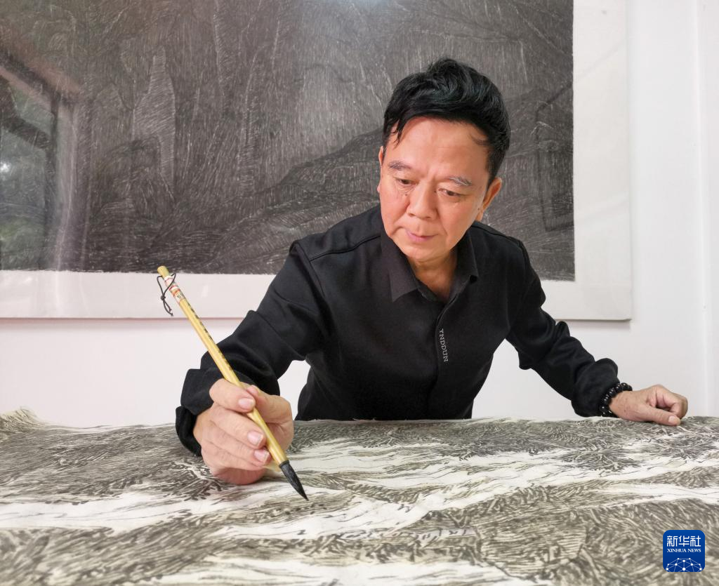 50年的传承与创新 中国当代山水画家朱卫平与他的纵横皴