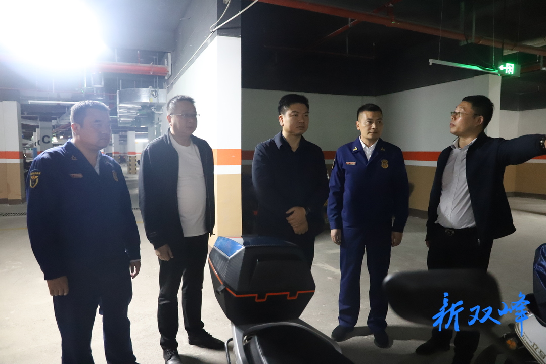 县领导带队开展电动车自行车消防安全夜查行动