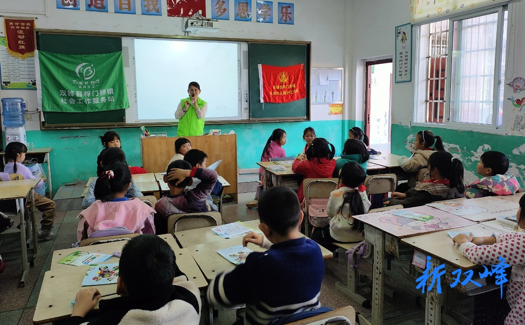 育才学校携手社区举行“育苗成长 皮影伴读”阅读活动