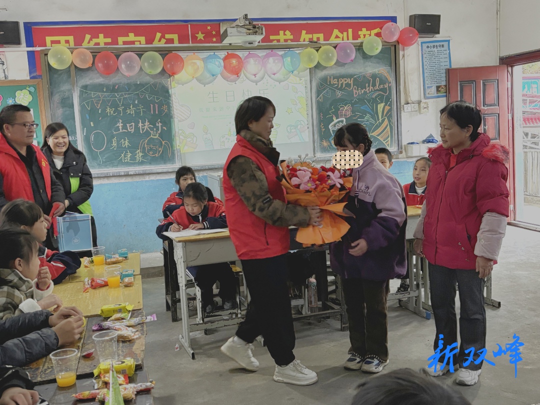 杏子铺镇护苗爱心会为困境儿童举办温馨生日派对
