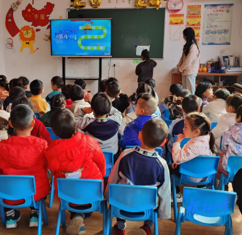 展风采 助成长—— 花门镇中心幼儿园艺术领域教学比武
