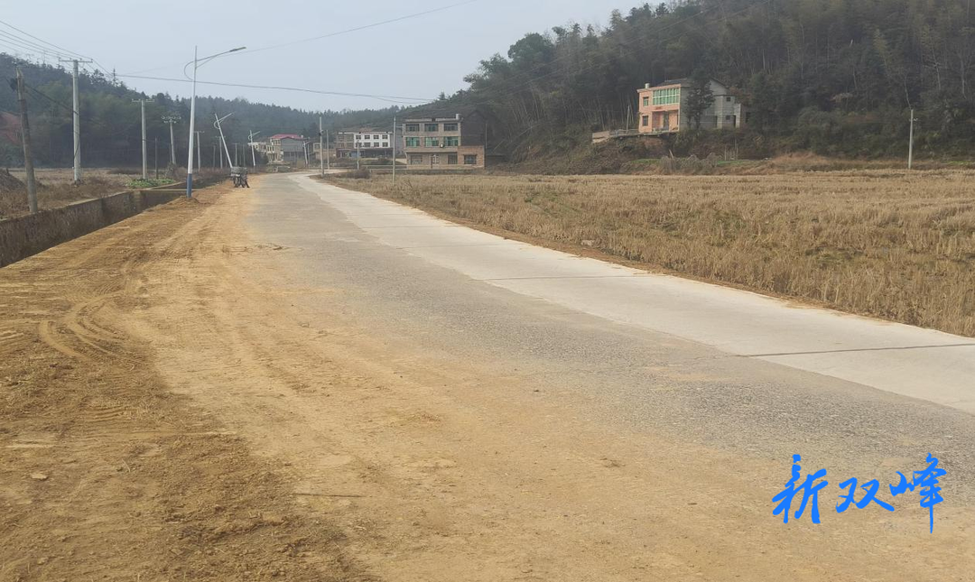 打通群众身边的幸福之路——荷叶镇丰石村连村公路建设侧记
