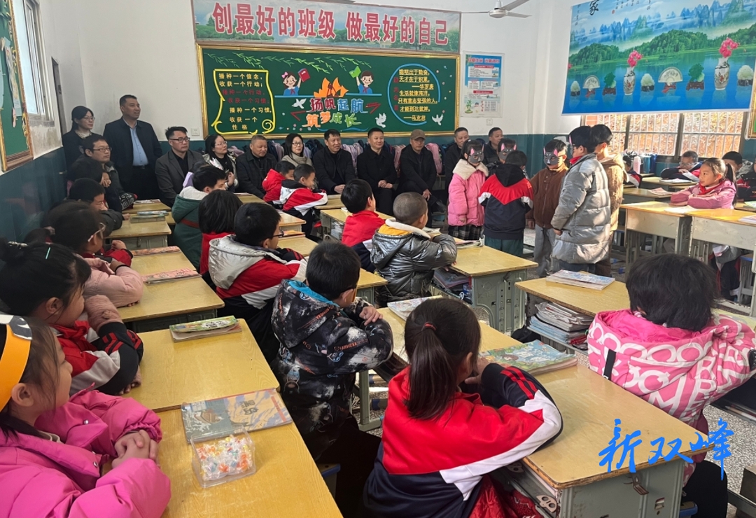 娄底市委党校科干班学员深入走马街镇中心小学开展阅读调研