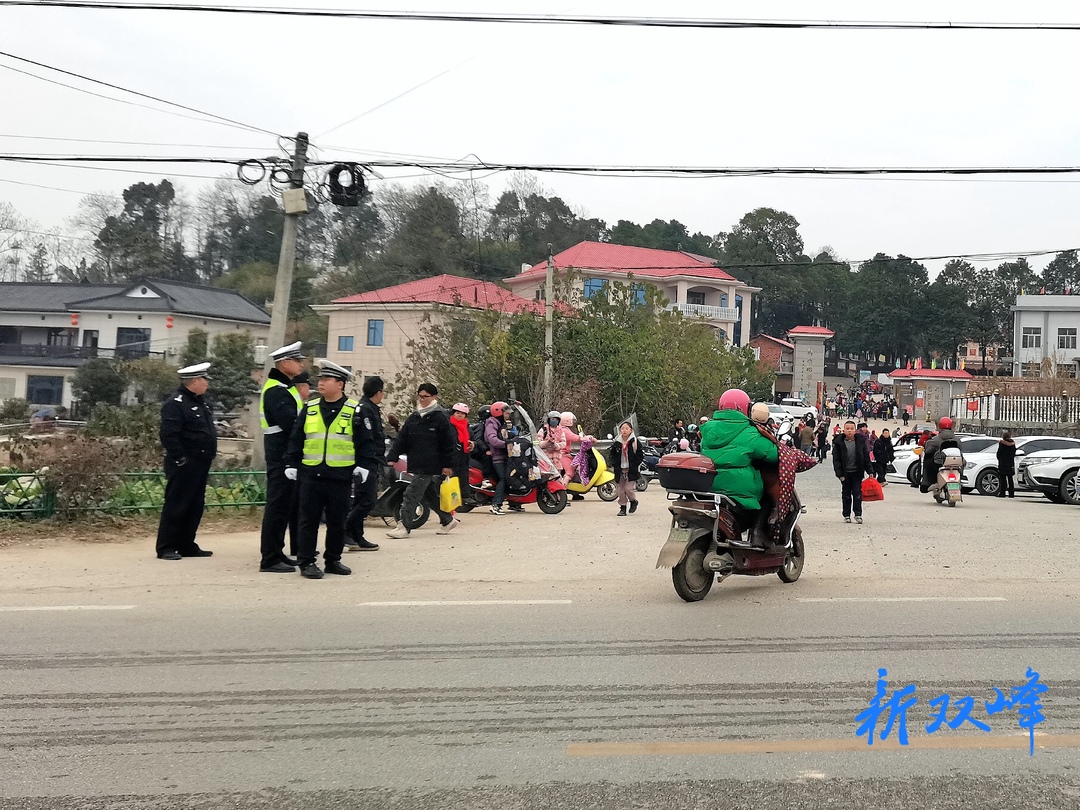 梓门桥镇开展校园周边环境集中整治行动